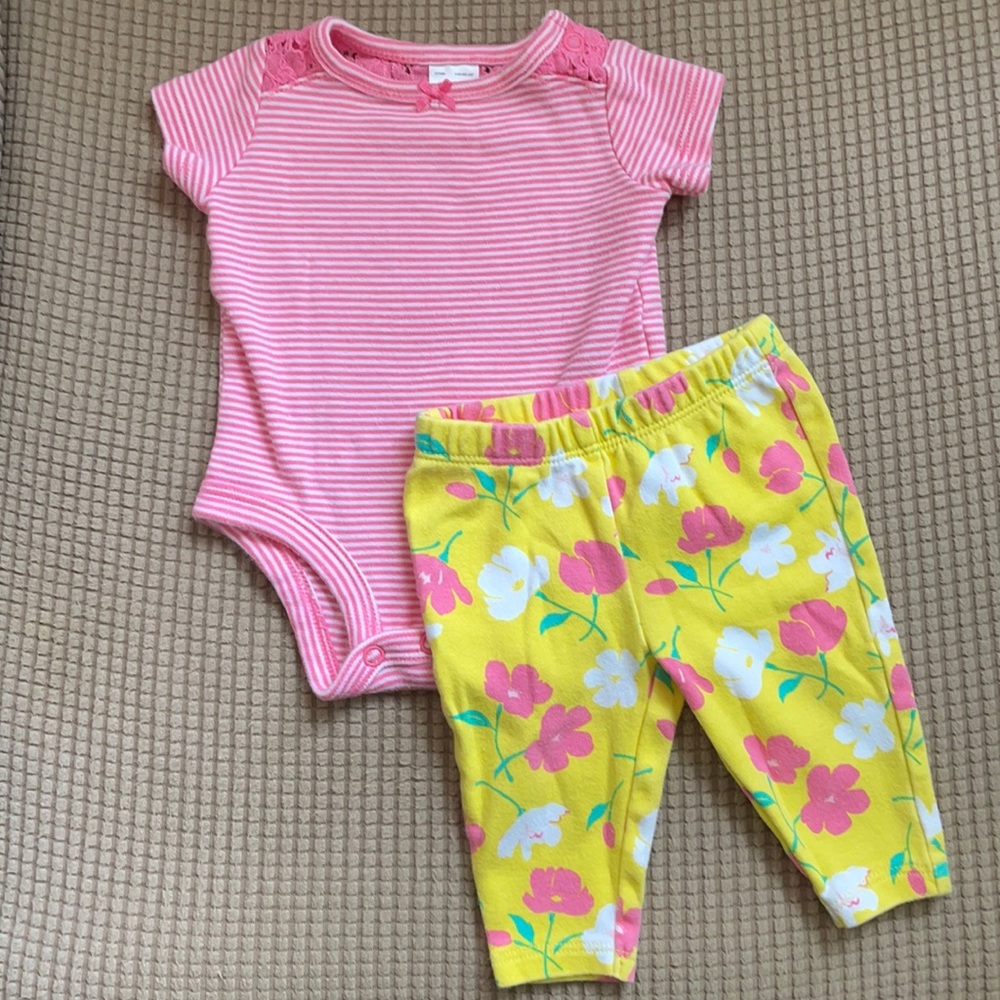 👼3 for $10👼 Carter’s Girl Outfit. EUC. NB.